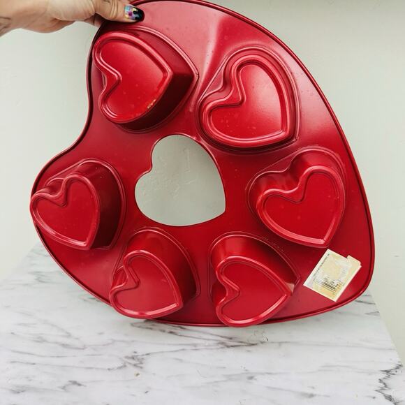 Wilton 6 Heart Shape Muffin Cupcake Baking Tin - Picture 3 of 6